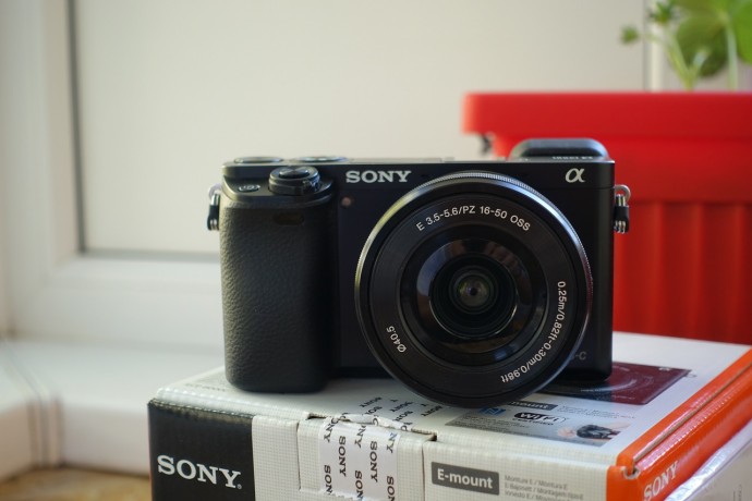  Sony Alpha A6000 kit SEL 16-50mm+acumulator+geanta+card32