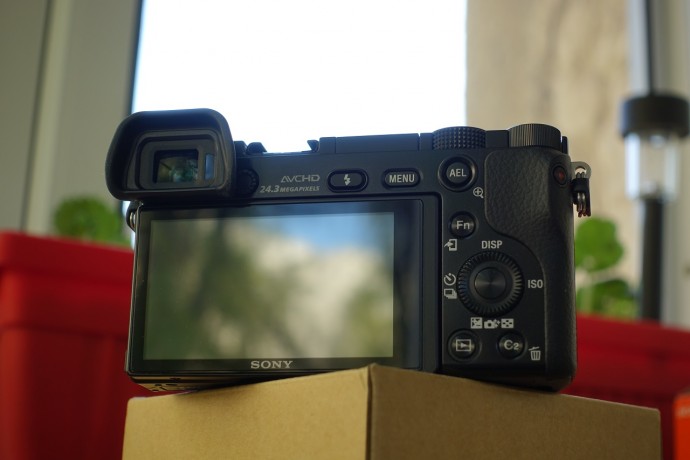  Sony Alpha A6000 kit SEL 16-50mm+acumulator+geanta+card32