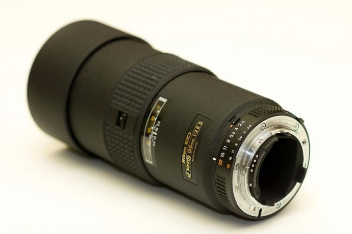  Nikon 180mm f/2.8D IF-ED AF