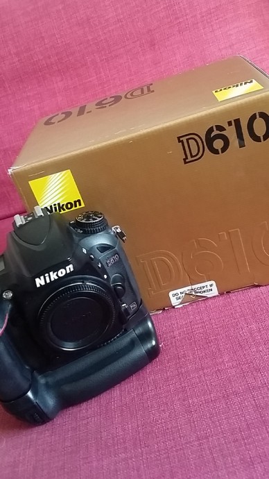   Vand urgent Nikon D610 full frame - oferta 