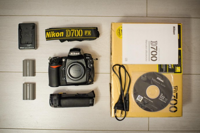  Nikon D700 + MB-D10 + Card