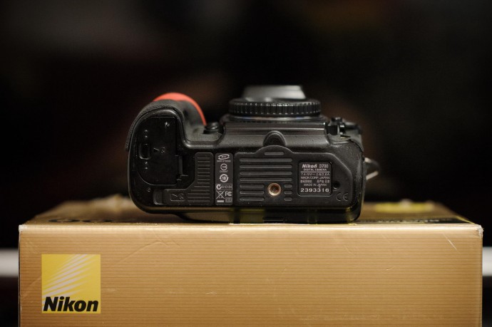  Nikon D700 + MB-D10 + Card