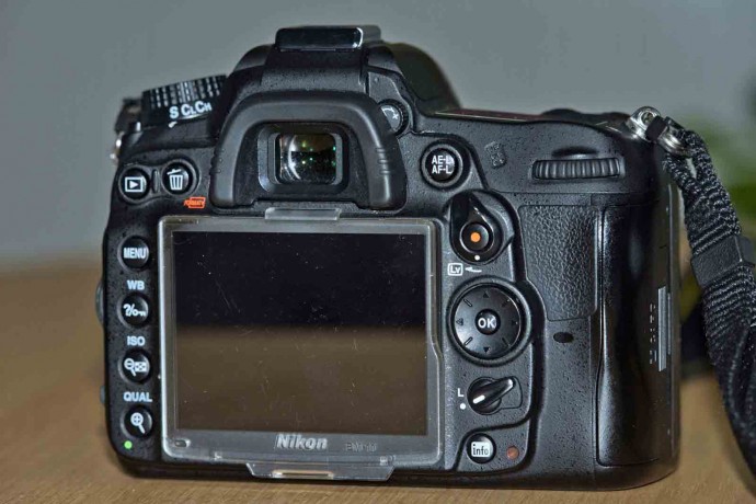  Vand Nikon D7000 cu obiectiv 18-55mm VR