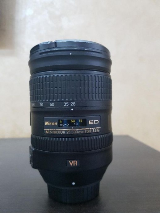  Nikon AF-S NIKKOR 28-300mm f/3.5-5.6G ED VR