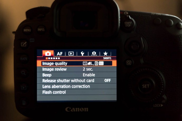  Canon EOS 7D Mark II 2 + adaptor Wi-Fi Canon W-E1