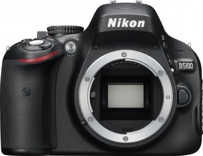  Vand aparat foto Nikon DSLR D5100 + accesorii