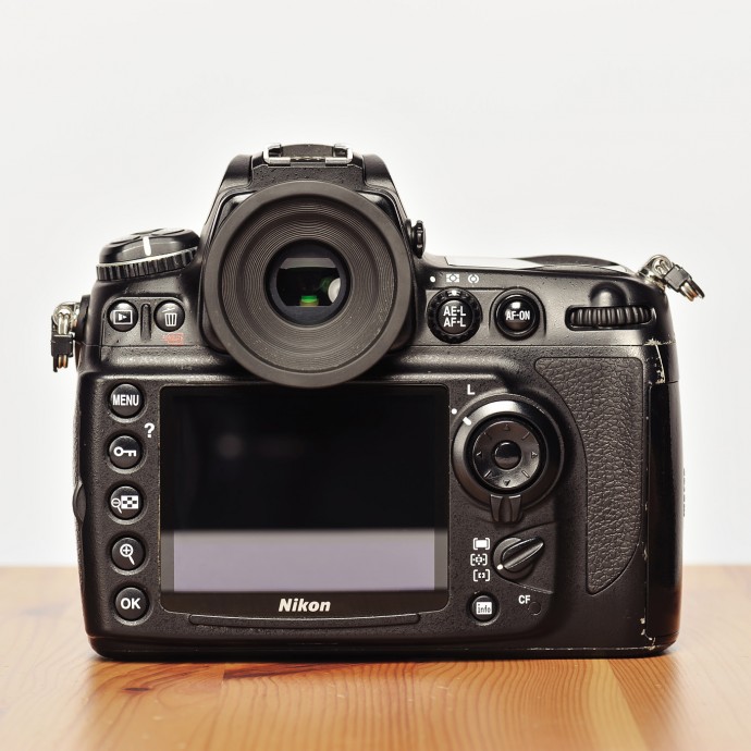  D700