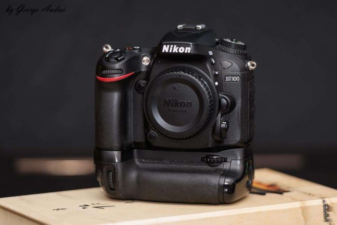  Grip Nikon MB-D15 pentru D7100 si D7200 - Grip Original Niko