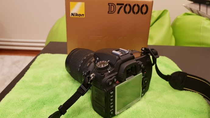  Vand Nikon D7000 cu obiectiv 18-105mm, are 4.700 de cadre