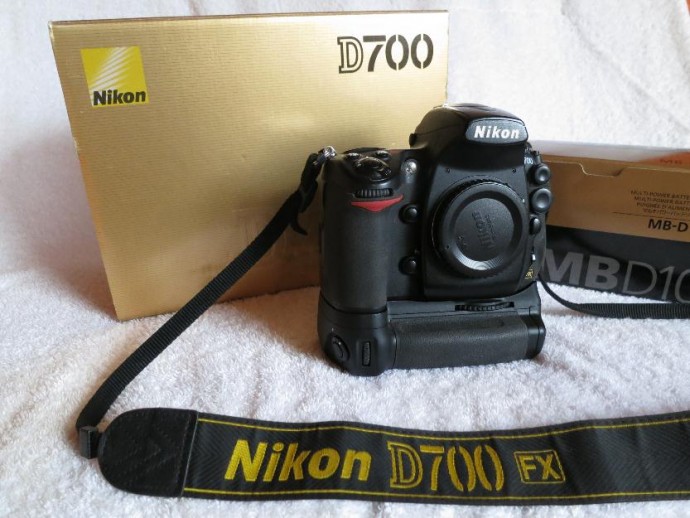  Nikon D700 + MB-D10