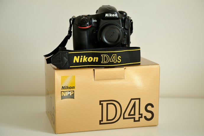  Nikon D4s