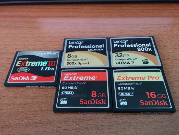  Vand 5 carduri CF Lexar si Sandisk 32,16,8 si 8GB la 400lei