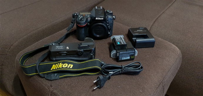  Nikon D7100 + D3100 + SB700 + Meike MK910 + accesorii