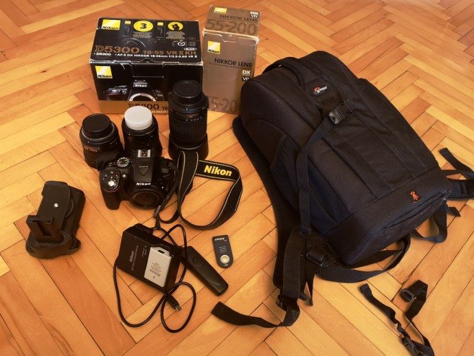  Vand kit complet (DSLR, obiective, rucsac, accesorii)