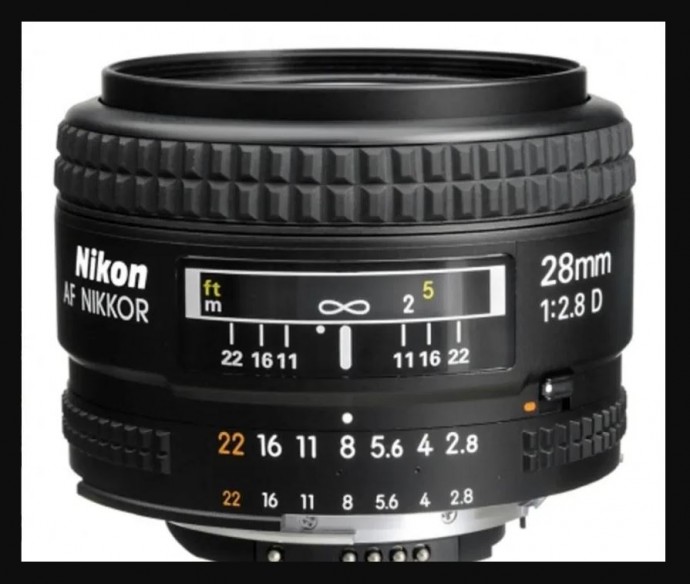  Nikon AF Nikkor 28mm f/2.8D