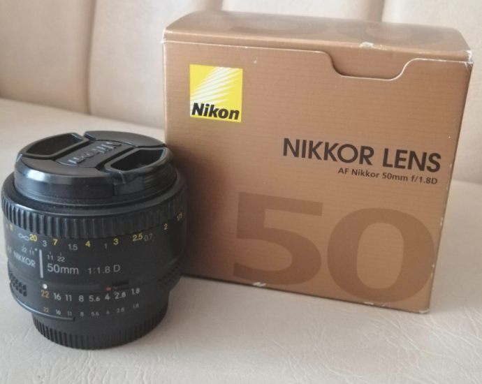  Nikon D7000 + obiectiv Nikkor 50mm f/1.8D + obiectiv Ni