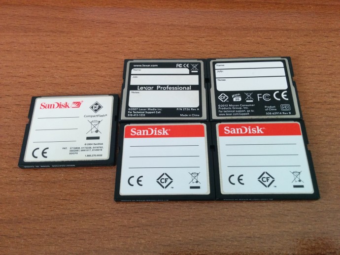  Vand 5 carduri CF Lexar si Sandisk 32,16,8 si 8GB la 400lei