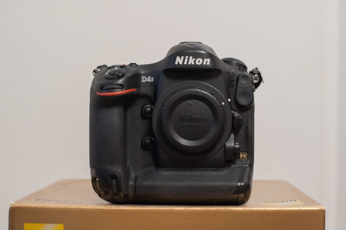 Nikon D4s - stare foarte buna - la cutie