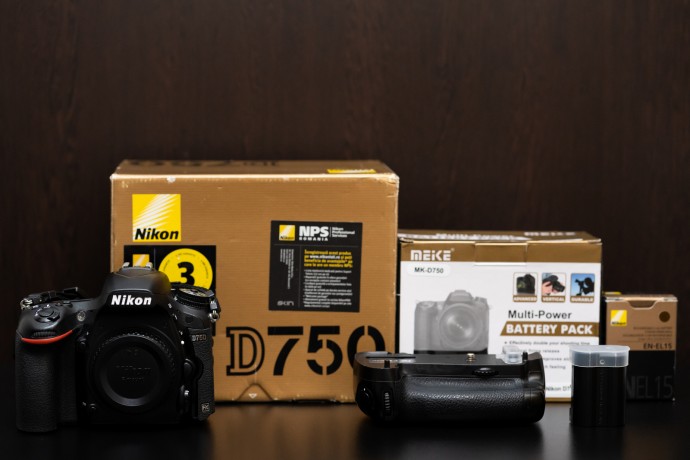  Nikon D750 + grip si acumulator