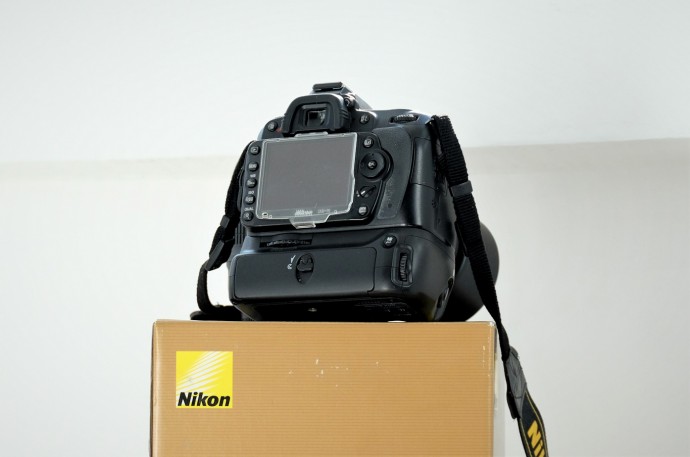  Nikon D90 cu grip si obiective kit 18-55 VR + 55-200 VR
