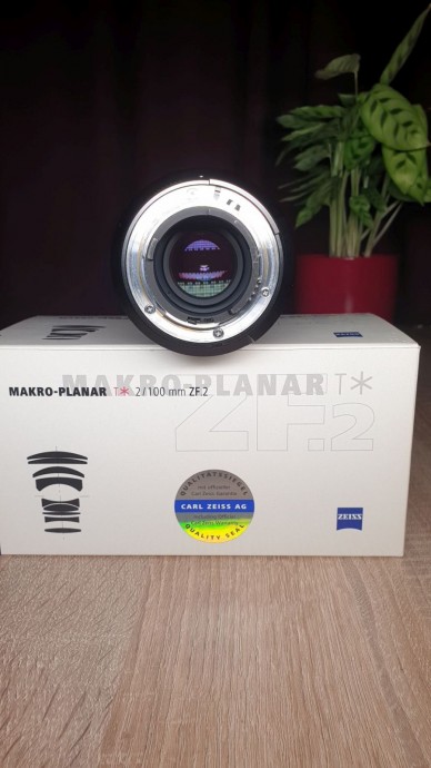  Zeiss 100mm f/2 Makro Planar ZF.2