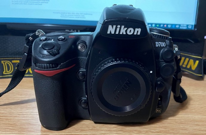  Nikon D700 FX (body - full frame)