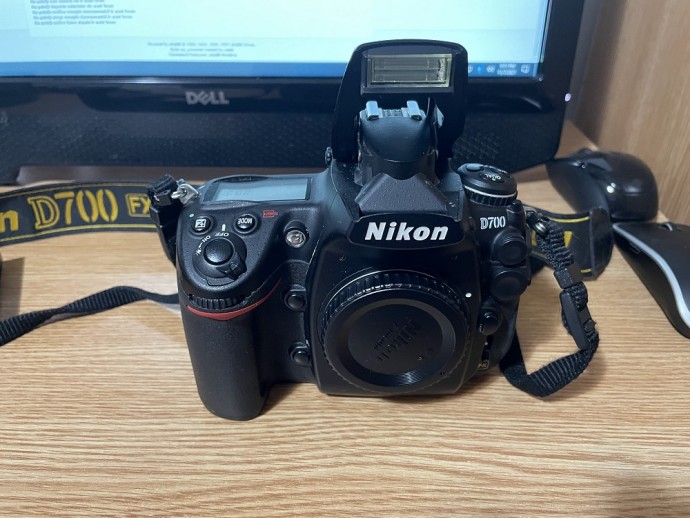  Nikon D700 FX (body - full frame)