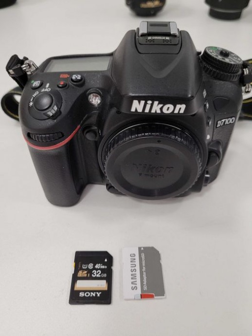  Vand pachet foto complet Nikon D7100 + obiective